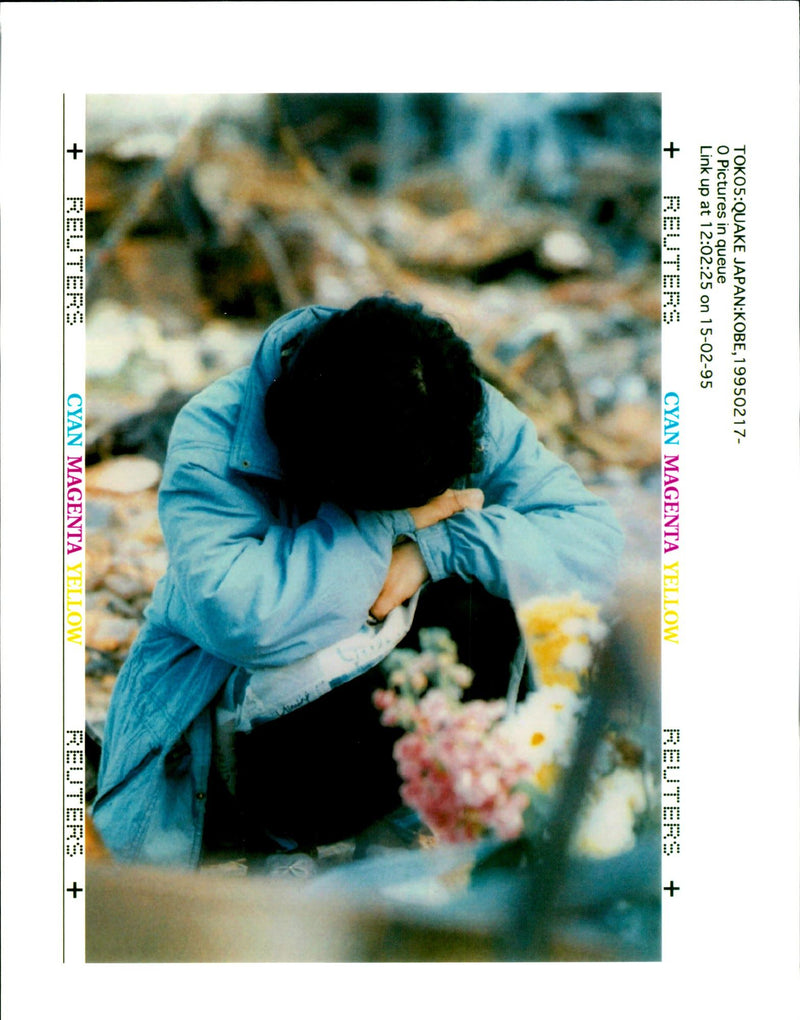 1995 MONTH AFTER EARTHQUAKE STRUCK THIS CENTR JAPANES WRITER COUNTRY DIED - Vintage Photograph