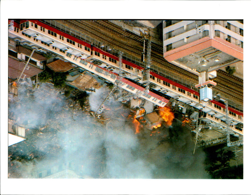 1995 THE QUAKE WITH PRELIMINARY MAGNITUDE KILLE KYODO TITLE WRITER COUNTRY - Vintage Photograph