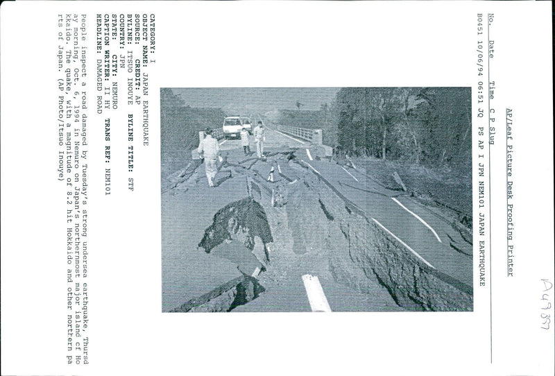 1994 THE QUAKE WITH MAGNITUDE HIT HOKKAI ITSUO INOUYE TITLE WRITER COUNTRY - Vintage Photograph