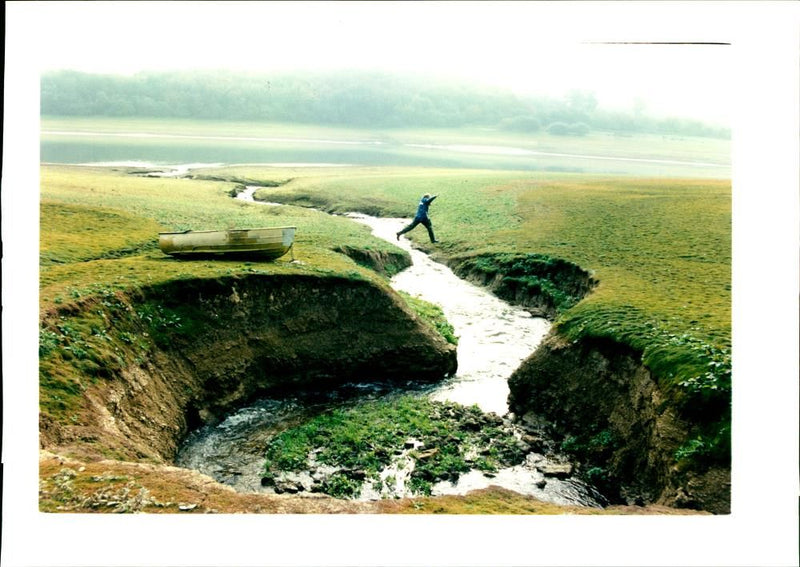 John Foxley at Darwell reservoir. - Vintage Photograph