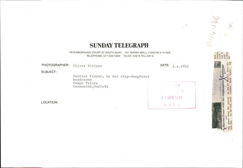 1991 HARRIET FRAZER HER STEP DAUGHTERS HEADSTONE SNAPE OLIVER RUTHER WRITER - Vintage Photograph