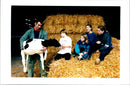 1995 THE DAILY TELEGRAPH WAS PUBLISHED NOV FAMILY BESIEGED ANIMAL RIGHT - Vintage Photograph