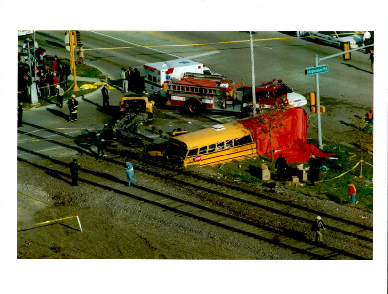 1995 THE COLLI SION KILLED UNSPECIFIED NUMBER STUD TITLE USA WRITER COUNTRY - Vintage Photograph