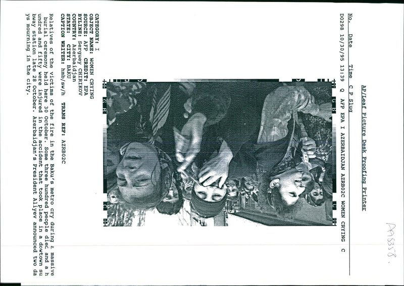 1995 SOME THREE HUNDRED PEOPLE DIEC AND UNDRED WRITER COUNTRY PRESIDENT - Vintage Photograph