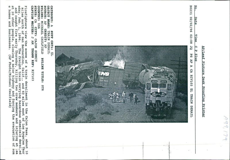 1996 THE FREIGHT TRAIN CARRYING HAZARD MICHAEL CAULFIELD TITLE USA WRITER EARLY - Vintage Photograph