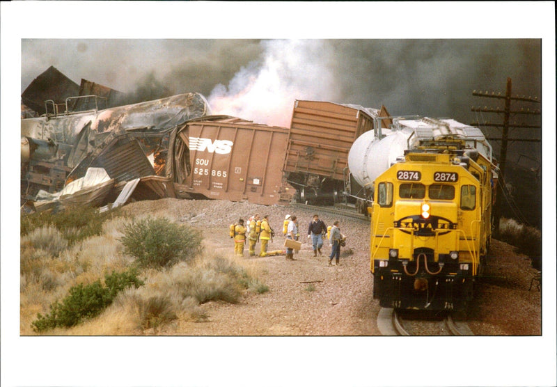 1996 THE FREIGHT TRAIN CARRYING HAZARD MICHAEL CAULFIELD TITLE USA WRITER EARLY - Vintage Photograph