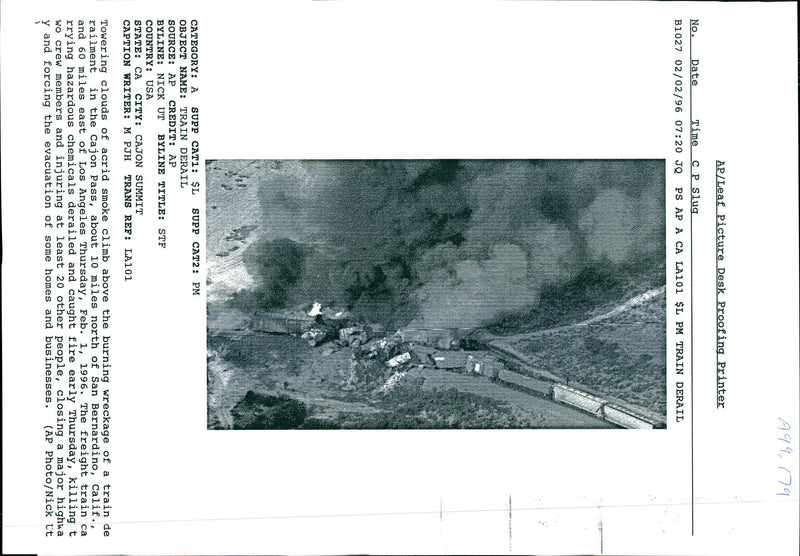 1996 FREIGHT TRAIN CARRYING HAZARDOUS CHEMIC NICK ROGERS TITLE USA WRITER EARLY - Vintage Photograph