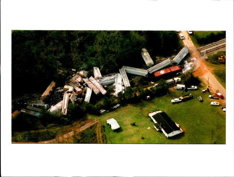 1995 SOUTHBOUND CSX FREIGHT TRAIN TRAVELING THROUGH MOLIN TITLE USA WRITER CARS - Vintage Photograph