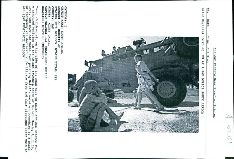 1994 THE SADF HAS TAKEN OVER POLICING NATALS ADIL BRADLOW TITLE WRITER COUNTRY - Vintage Photograph