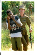 1994 THE MAN WAS ARRESTED UNDER ADIL BRADLOW POLICE WRITER COUNTRY TITLE ARMY - Vintage Photograph