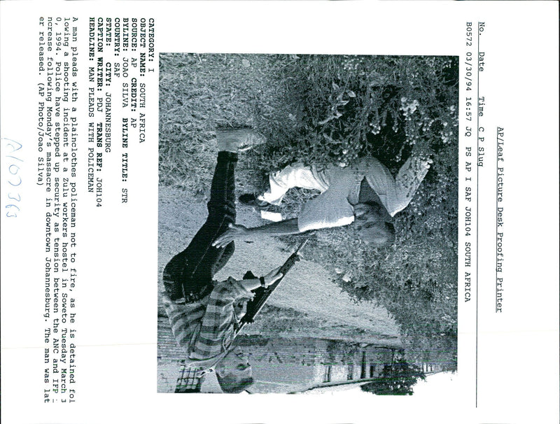 1994 TENSION BETWEEN THE ANC AND IFP NCR JOAO SILVA TITLE WRITER POLICE COUNTRY - Vintage Photograph
