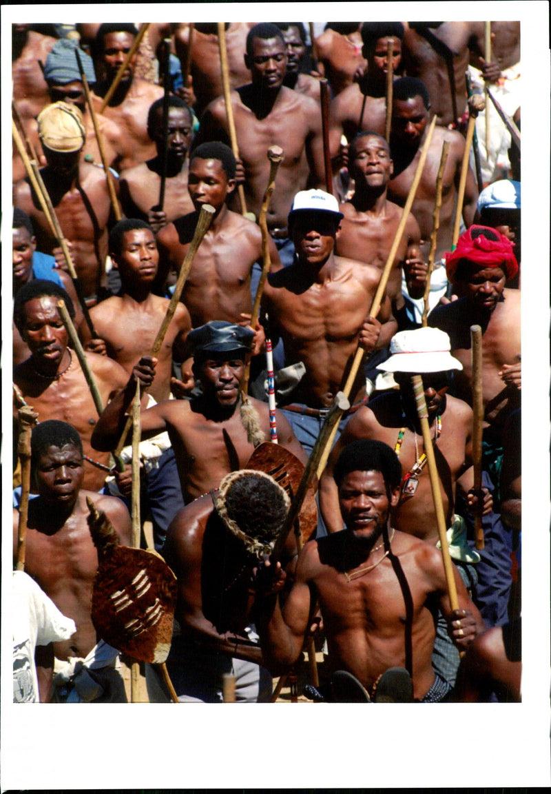 1994 THE SOUTH AFRICAN ZULU MAR PHCTO KAN OOSTERBROEK TITLE KING WRITER COUNTRY - Vintage Photograph