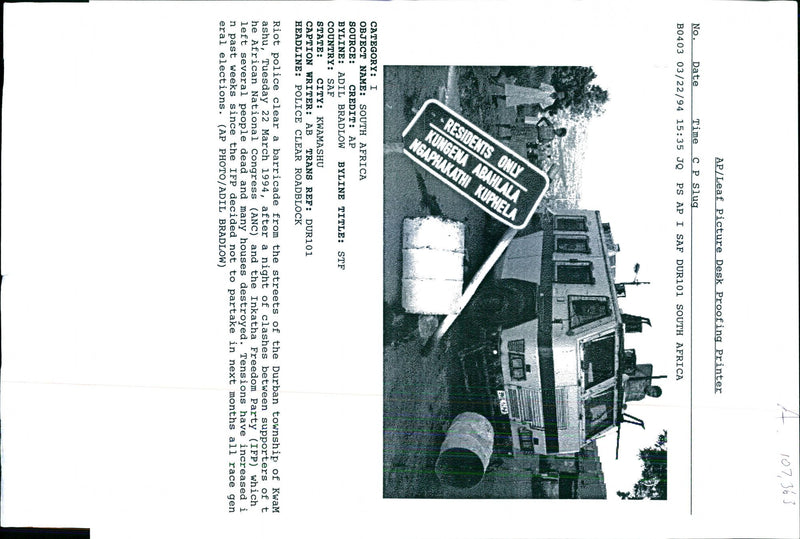 1994 SEVERAL PEOPLE DEAD AND MANY HOU ADIL BRADLOW TITLE WRITER POLICE NATIONAL - Vintage Photograph