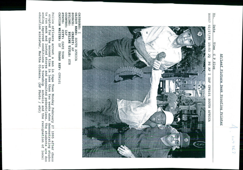 1995 STUDENTS ARE DEM ANDING IMPROVED MARTHA POLICE WRITER SECOND COUNTRY TITLE - Vintage Photograph