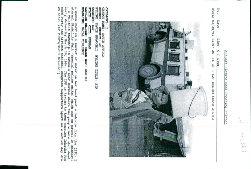1994 THE ISU TRYING KEEP WARRING INKATH DAVID BRAUCHLI TITLE WRITER EARLY - Vintage Photograph