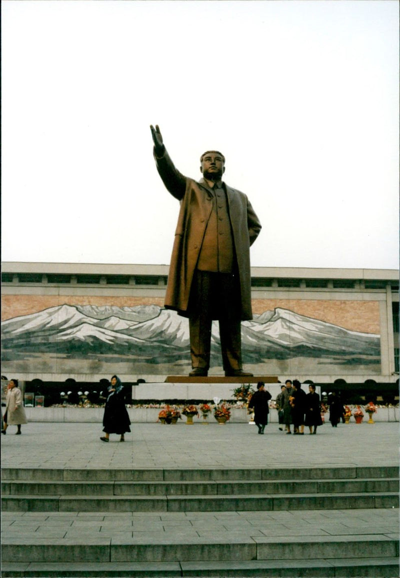 GUEST ELLIAN FREELANCE WRITER BASED LONDON HAS WRITTEN ROBERT - Vintage Photograph