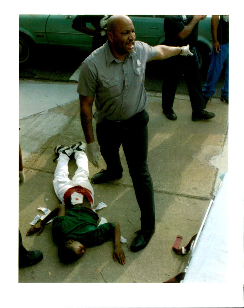 1995 LEAF PICTURE DESK PROOF KARIM SHAMSI JCS CAR WRITER COUNTRY USA TITLE - Vintage Photograph