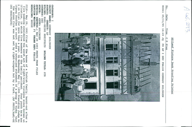 1993 FIVE MEMBERS TURKISH FAMILY DIED KREIFELTS TITLE WRITER CONSIDERED - Vintage Photograph