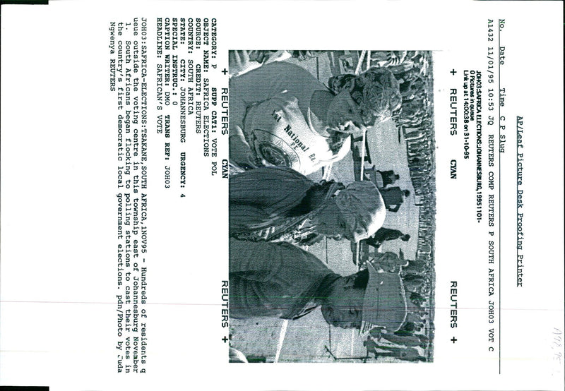 1995 SOUTH AFRICANS BEGAN FLOCKING POLL CUDA NGWENYA WRITER COUNTRY NATIONAL - Vintage Photograph