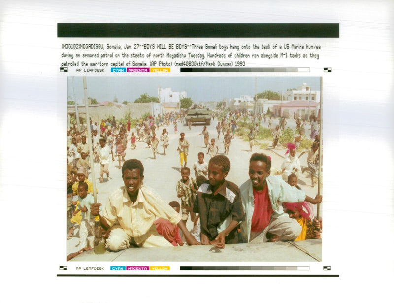 1993 HUNDREDS CHILDREN RAN ALONGSIDE TANKS THEY PATROL BACH WAR CAPITAL - Vintage Photograph