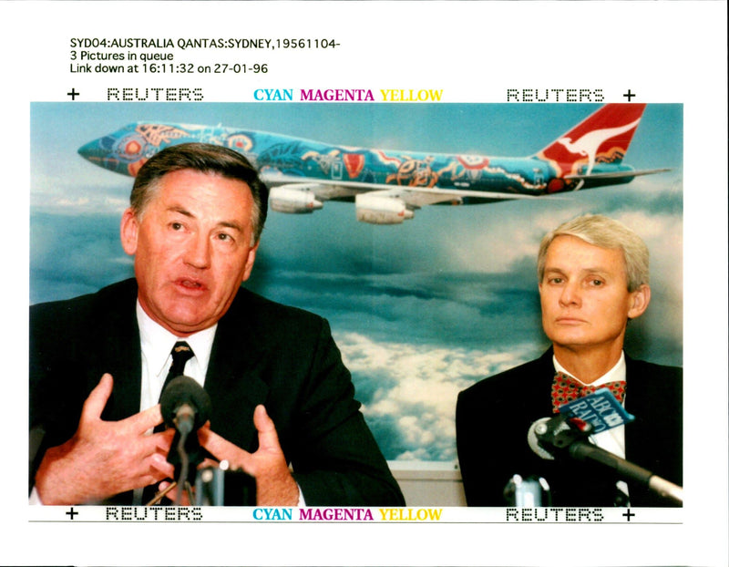 1996 QANTAS ANNOUNCED GERAINT LEWIS GARY PEMBERTON JAMES AIR WRITER PRESS - Vintage Photograph