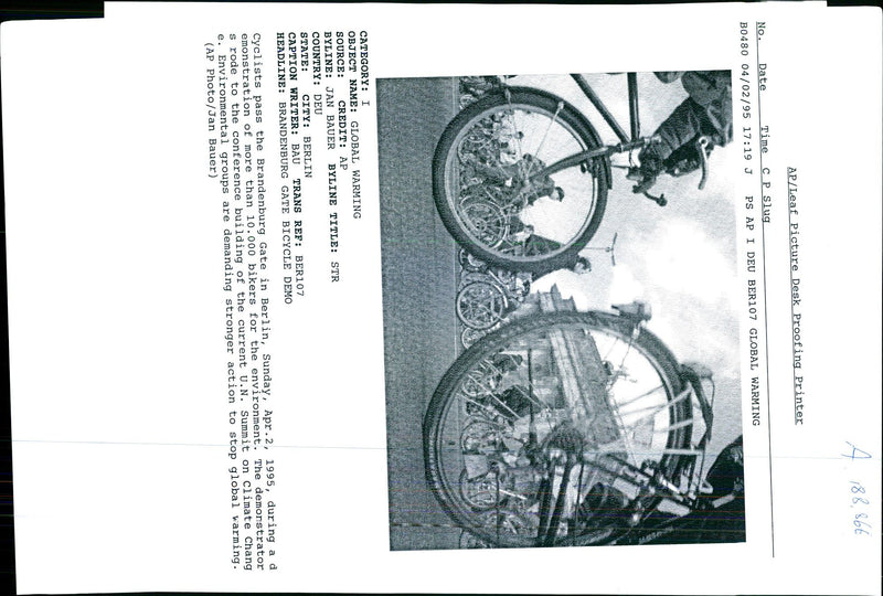 1995 LEAF PICTURE DESK PROOFING PRINTER DATE CHANG TITLE WRITER COUNTRY - Vintage Photograph