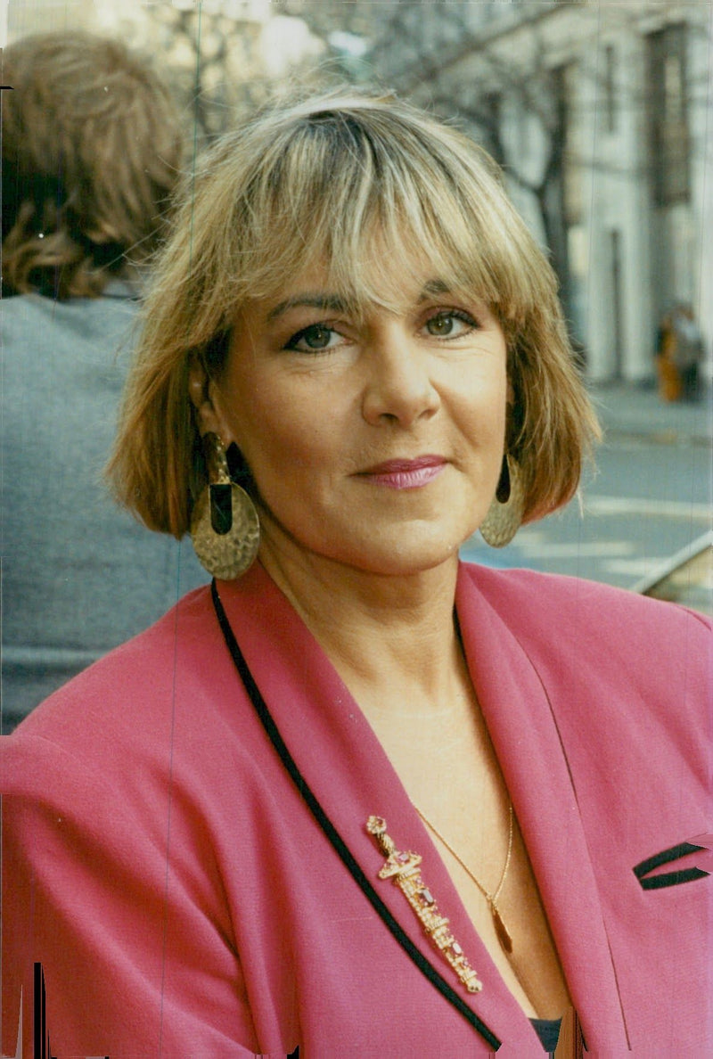 1990 NINA MYSKOW BSB PRESENTER AND CRITIC UNIVERSAL PICTORI PUBLISHED PRESS - Vintage Photograph