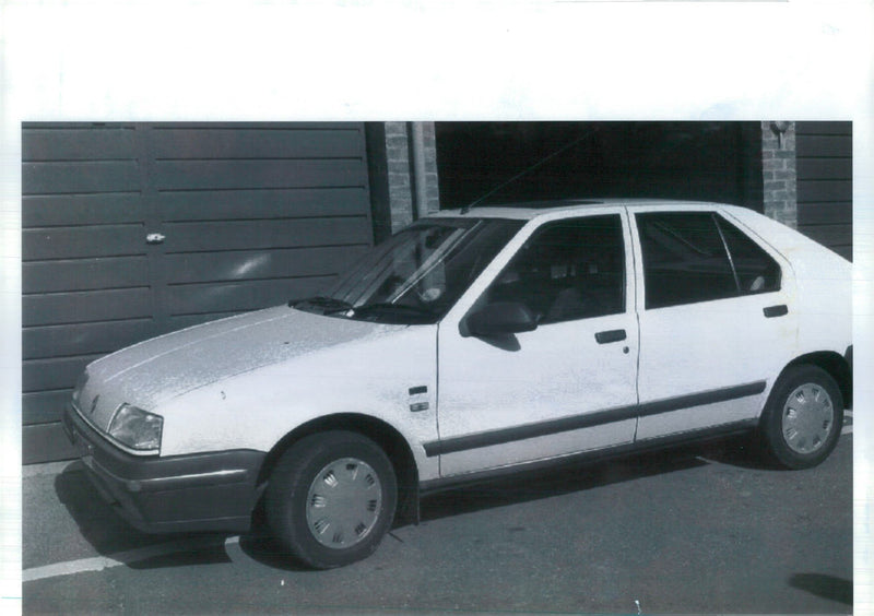 1993 RENAULT CAR LIKE THE ONE MISSING TANIA PROBYN WAS LAST SEEN DRIVING AWAY - Vintage Photograph