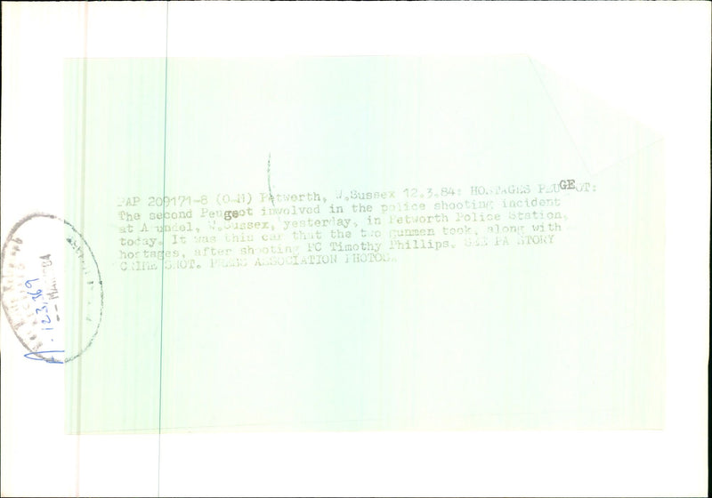 1984 THE SECOND PEUGEOT VOLVED HOSTAGES AFTER SHOOTING TIMOTHY PHILLIP - Vintage Photograph