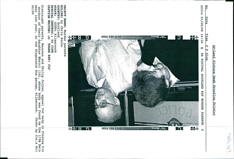 1996 LEAD PICTURE DESK CHRIS BACON GBR POLICE CAR WRITER COUNTRY DAUGHTER - Vintage Photograph