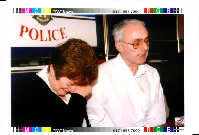 1996 LEAD PICTURE DESK CHRIS BACON GBR POLICE CAR WRITER COUNTRY DAUGHTER - Vintage Photograph