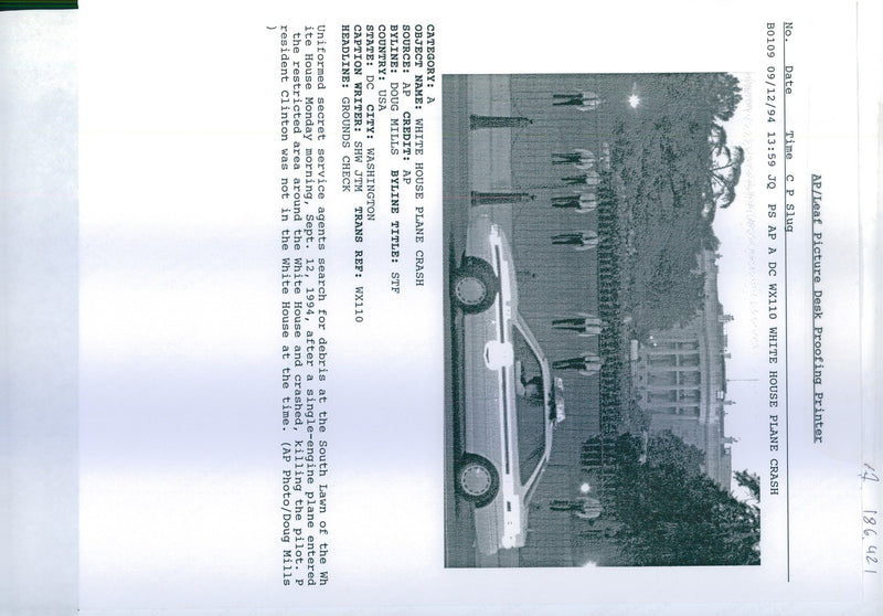 1994 SINGLE ENGINE PLANE ENTERED DOUG MILLS CLINTON TITLE USA WHITE WRITER - Vintage Photograph