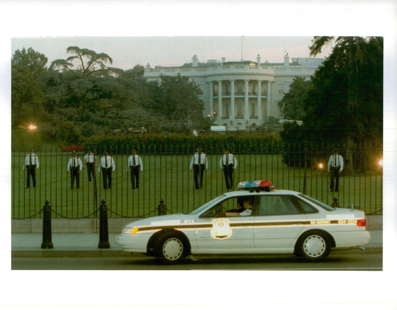 1994 SINGLE ENGINE PLANE ENTERED DOUG MILLS CLINTON TITLE USA WHITE WRITER - Vintage Photograph