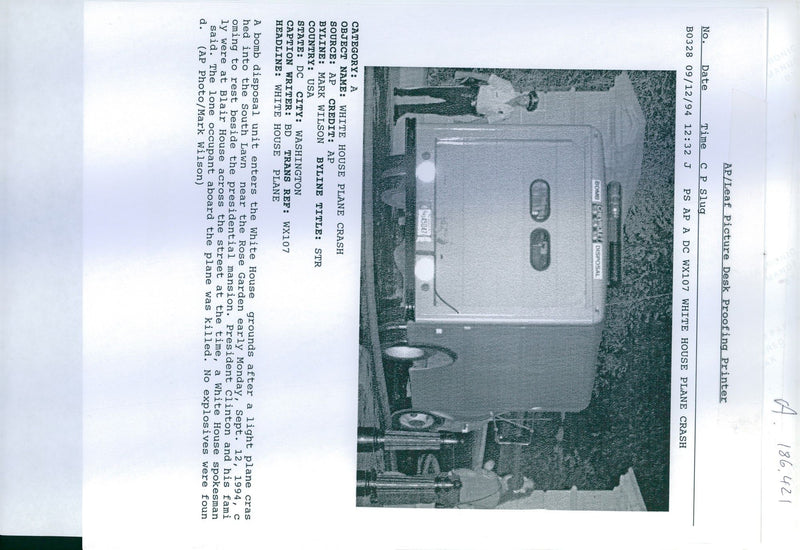 1994 PRESIDENT CLINTON AND HIS FAMI WERE BLAIR HOU TITLE USA WRITER EARLY - Vintage Photograph