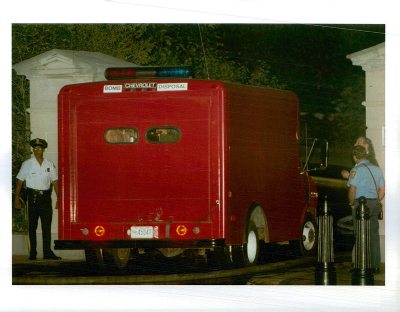 1994 PRESIDENT CLINTON AND HIS FAMI WERE BLAIR HOU TITLE USA WRITER EARLY - Vintage Photograph