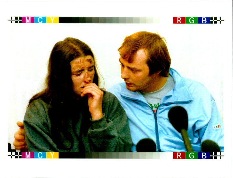 1996 LEAF PICTURE DESK PROOFI PAUL BARKER MICHAEL CUNNINGHAM POLICE WRITER - Vintage Photograph