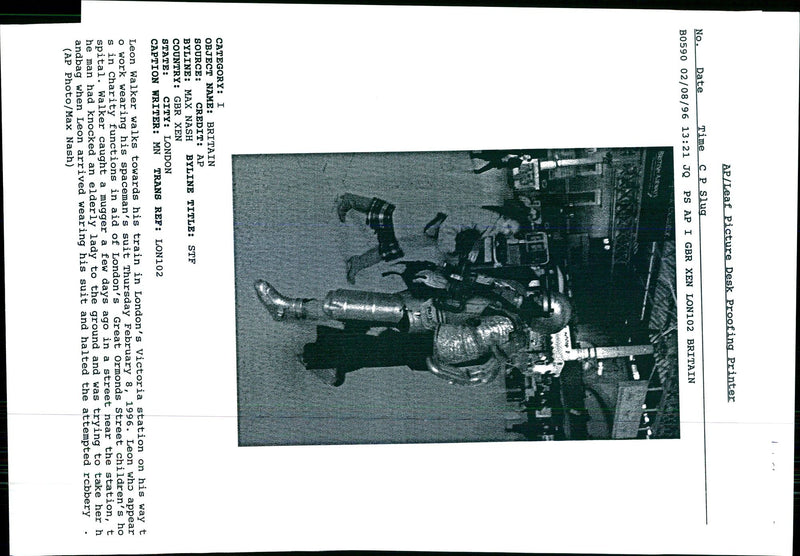 1996 MUGGER CAUGHT CAMERA TRYING STEAL MAX NASH WRITER BRITISH BRITAIN - Vintage Photograph