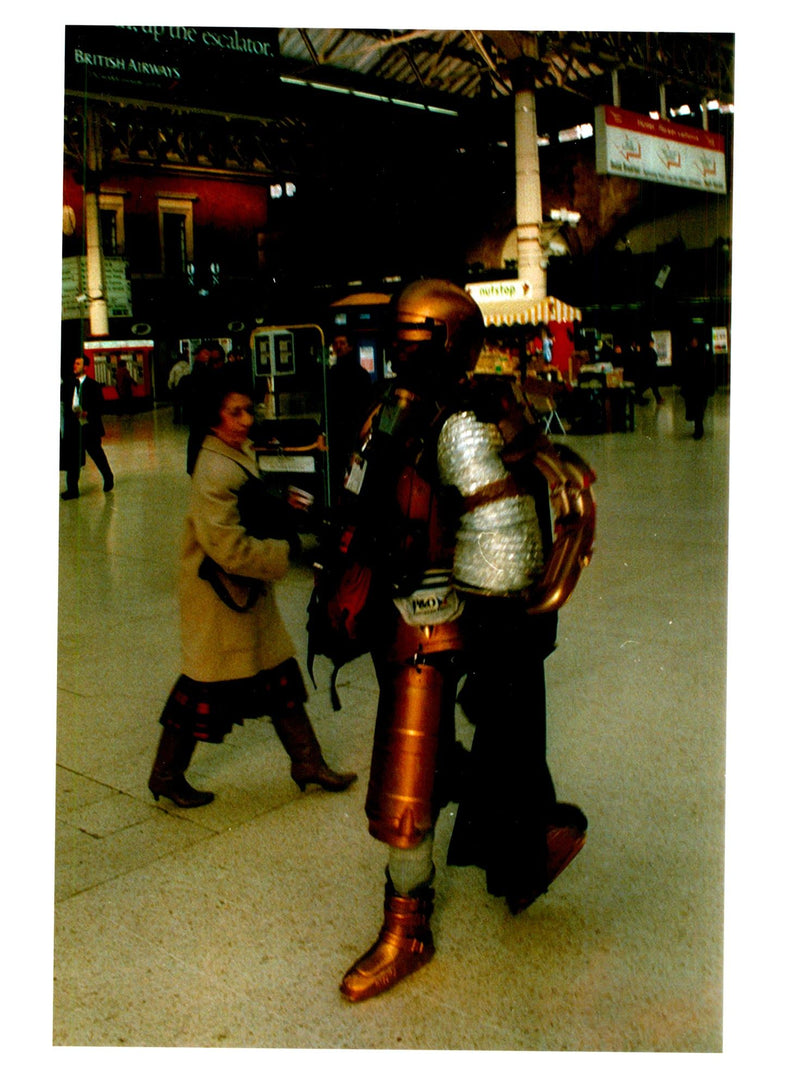 1996 MUGGER CAUGHT CAMERA TRYING STEAL MAX NASH WRITER BRITISH BRITAIN - Vintage Photograph