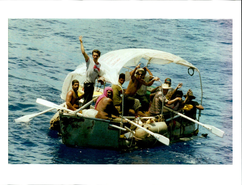 1994 THE COAST GUARD CONTINUES PICK LYNNE SLADKY TITLE WRITER COUNTRY - Vintage Photograph