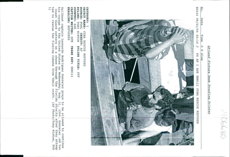 1994 SAILBOAT CAPTAIN LEONARDO RODRIGUEZ GON WINTON TITLE WRITER UNITED COUNTRY - Vintage Photograph