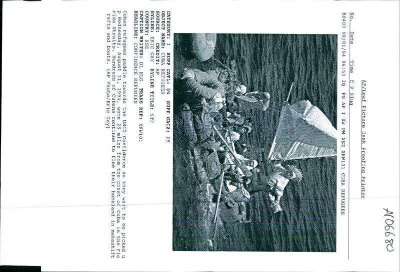 1994 HUNDREDS CUBANS CONTINUE FLEE THEIR HOMELA ERIC TITLE WRITER COUNTRY - Vintage Photograph