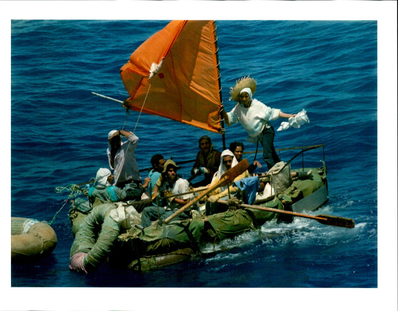 1994 HUNDREDS CUBANS CONTINUE FLEE THEIR HOMELA ERIC TITLE WRITER COUNTRY - Vintage Photograph