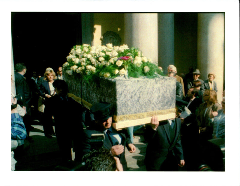 1995 MAURIZIO GUCCI WAS KILLED DOWNT LUCA BRUNO TITLE WRITER ITALY FASHION - Vintage Photograph