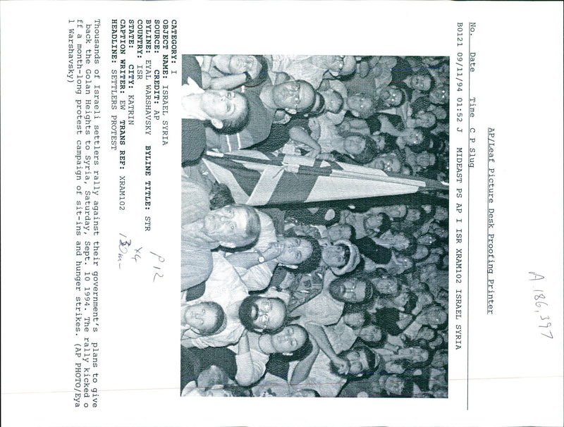 1994 THOUSANDS ISRAELI SETTLERS RALLY AGAINST THEI BACH TITLE WRITER COUNTRY - Vintage Photograph