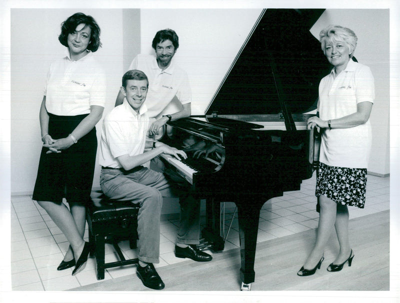 1992 CLASSIC THE FIRST BACH MARGARET HOWARD HENRY KELLY SUSANNAH MUSIC - Vintage Photograph