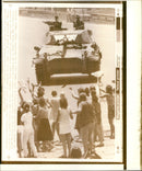 1988 TANKS LOYAL PRESIDENT RAUL ALFONAIN MOVE MOHAMED MILITARY OFFICER - Vintage Photograph