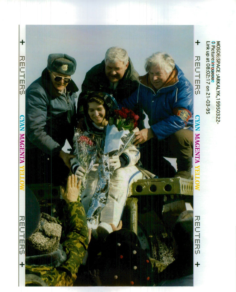 1995 LEAF PICTURE DESK PROOFING PRINTER RUSSIAN WRITER TOGETHER RUSSIA - Vintage Photograph