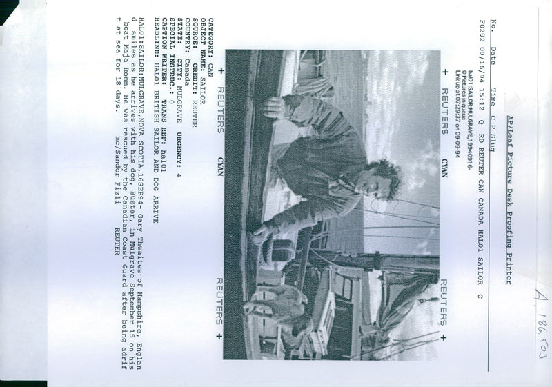 1994 LEAF PICTURE DESK PROOFING GARY WRITER ARRIVES SEA COUNTRY BRITISH - Vintage Photograph