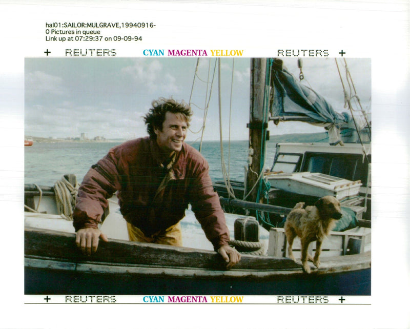 1994 LEAF PICTURE DESK PROOFING GARY WRITER ARRIVES SEA COUNTRY BRITISH - Vintage Photograph