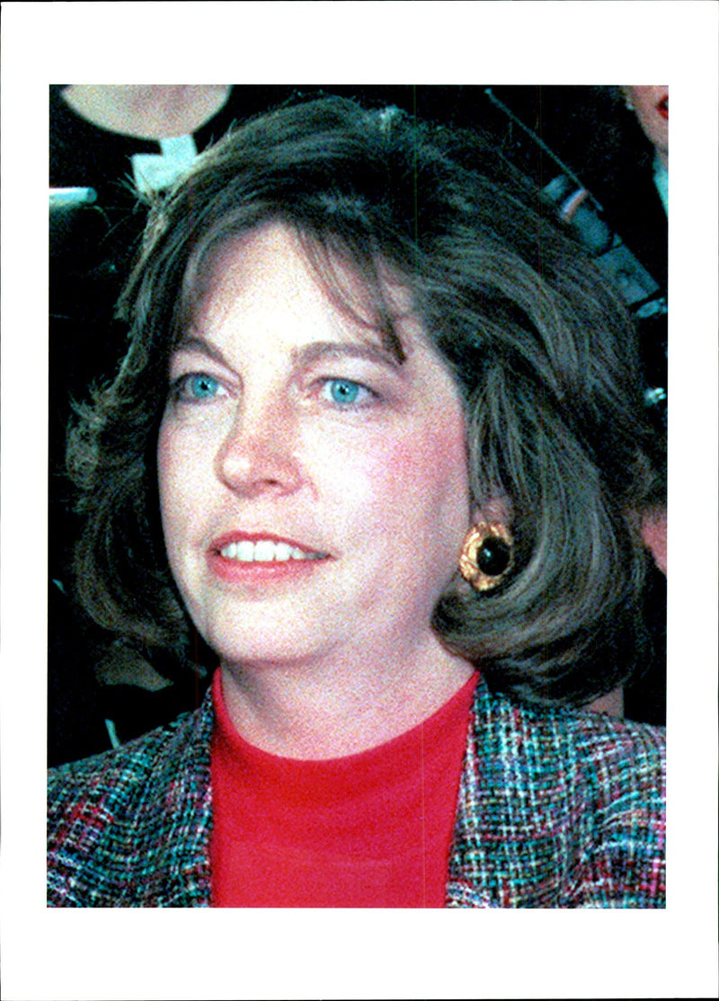 1995 WOMAN CLAIMS SHE MARCY NIGHSWANDER GINGRICH MARY WRITER WIFE USA TITLE - Vintage Photograph